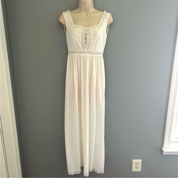 Vintage Long Ivory Slip Square Neckline Lace Detail Size Small - Picture 7 of 13